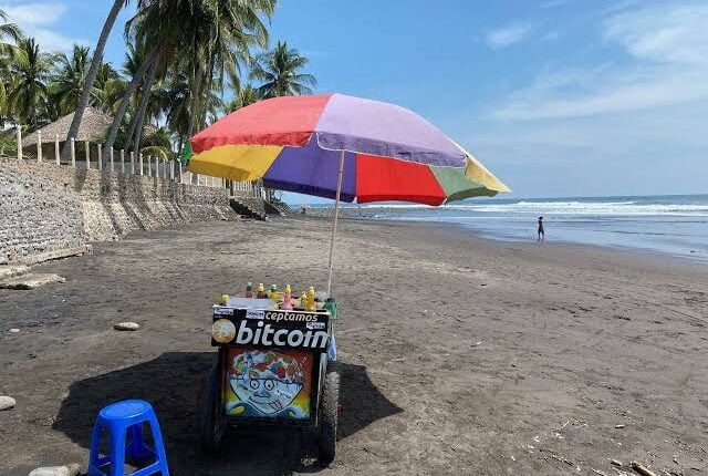 El Salvador, යේ සංචාරක ව්‍යාපාරය Bitcoin සම්මත කිරීමෙන් පසු 30% කින් ඉහළ ගොස් ඇති බව ඇමති පවසයි .