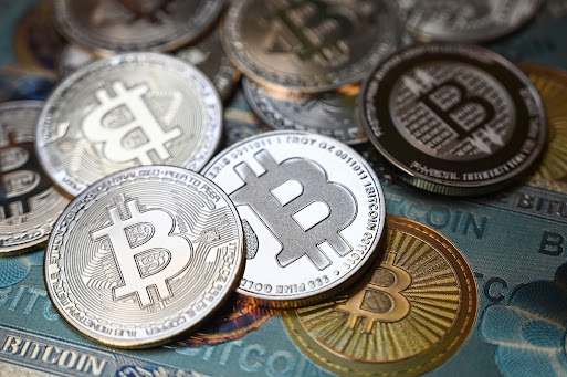 Sen. Lummis ඉදිරියේදී එන Crypto බිල්පත විහිළුවට ලක් කරයි,NFTs එයට ඇතුළත් නොවන බව පවසයි.