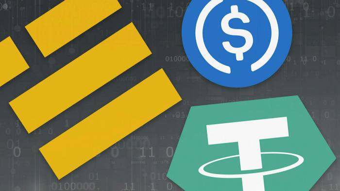 දැවැන්ත ආයෝජකයින්  ( Whales ) විසින් stablecoin මිලදී ගැනීම මාසයක් තුළ 7% ට වඩා වැඩි අගයක් ගනි  .
